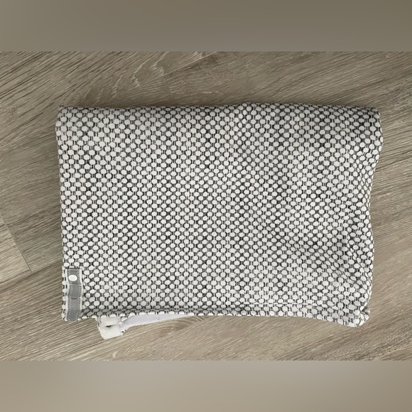 Lululemon Vinyasa Scarf - Picture 2 of 5